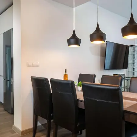 Apartmanica Triangel 222 アパート