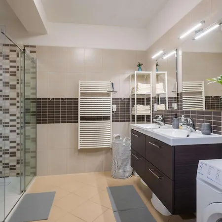 Apartmanica Triangel 222 * ドノヴァリ